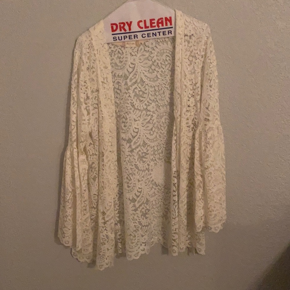Altar’d State Lace kimono
